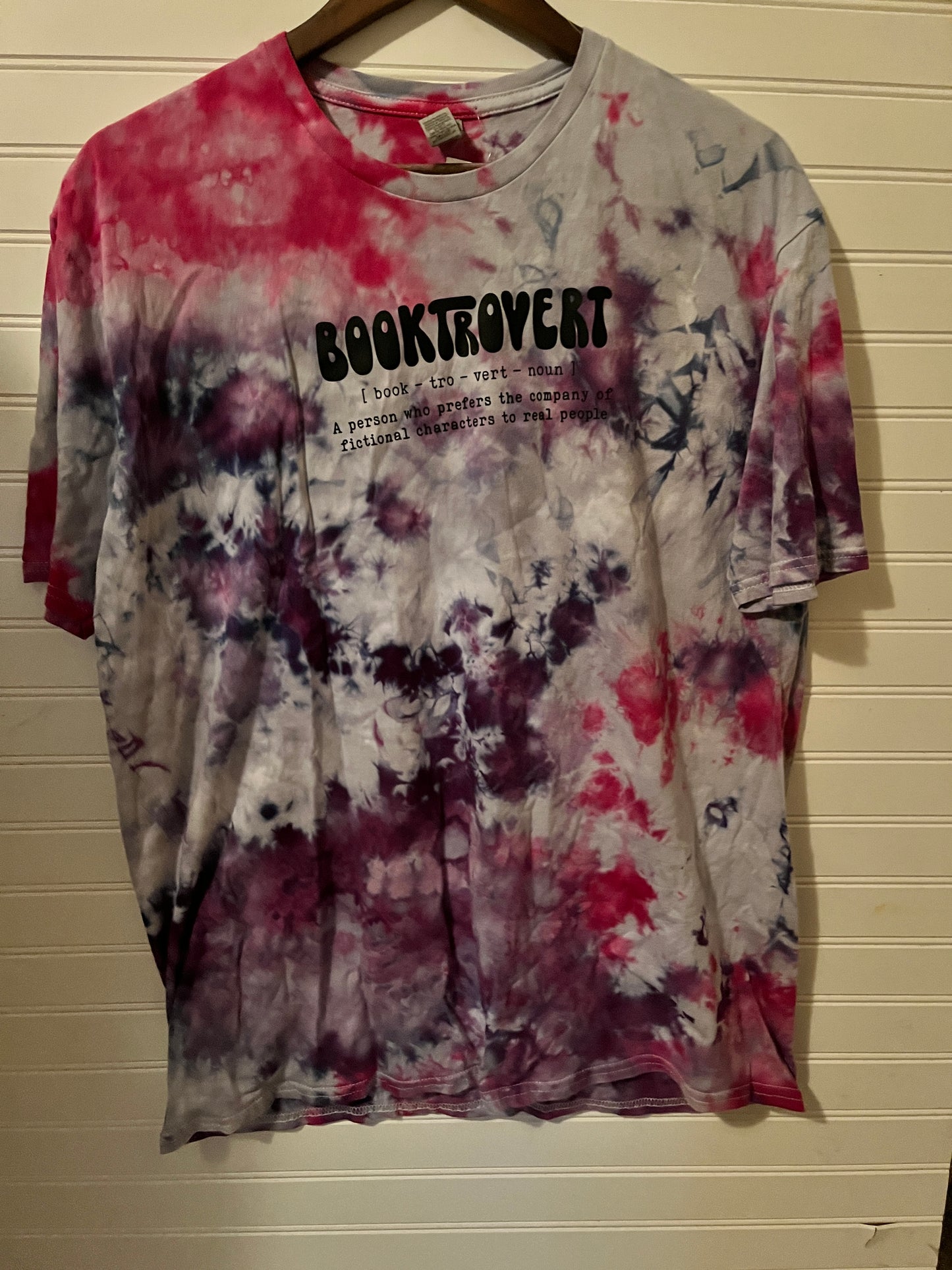 XL booktrovert t-shirt